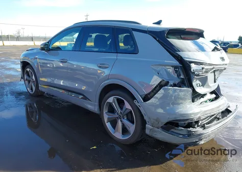 2025 Audi Q4 E-Tron Premium Plus 55 Quattro z USA, uszkodzony, nr VIN WA1LUBFZ6SP060274